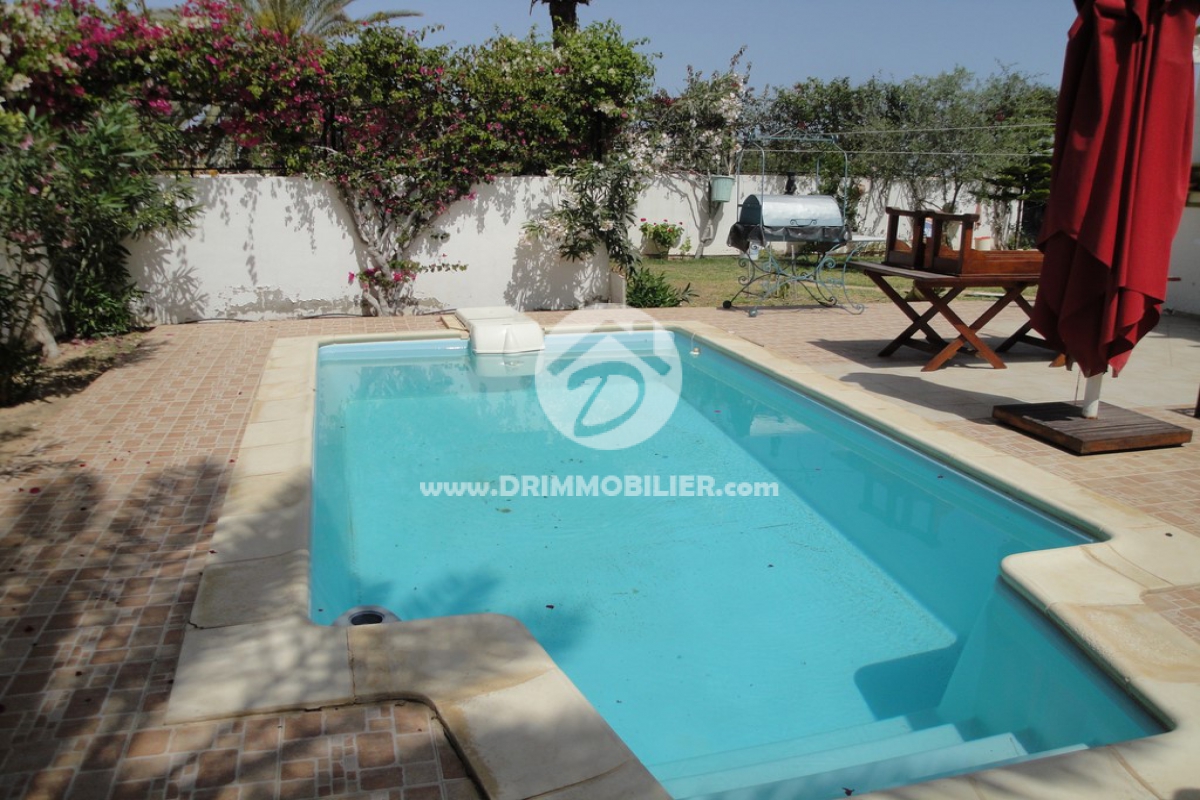 V 050 -   Villa avec piscine Djerba